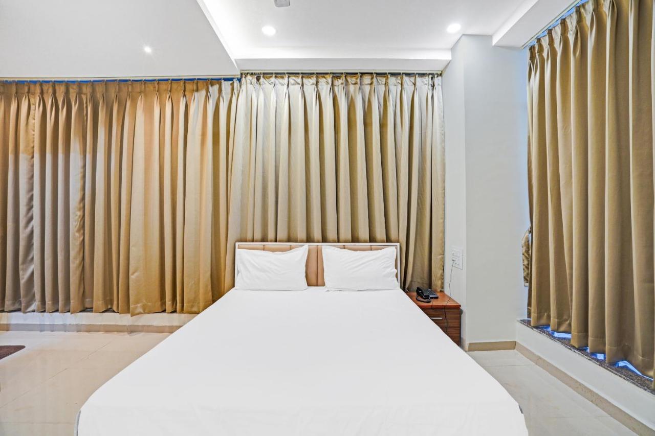 Collection O 83775 Hotel 4King Surate Extérieur photo
