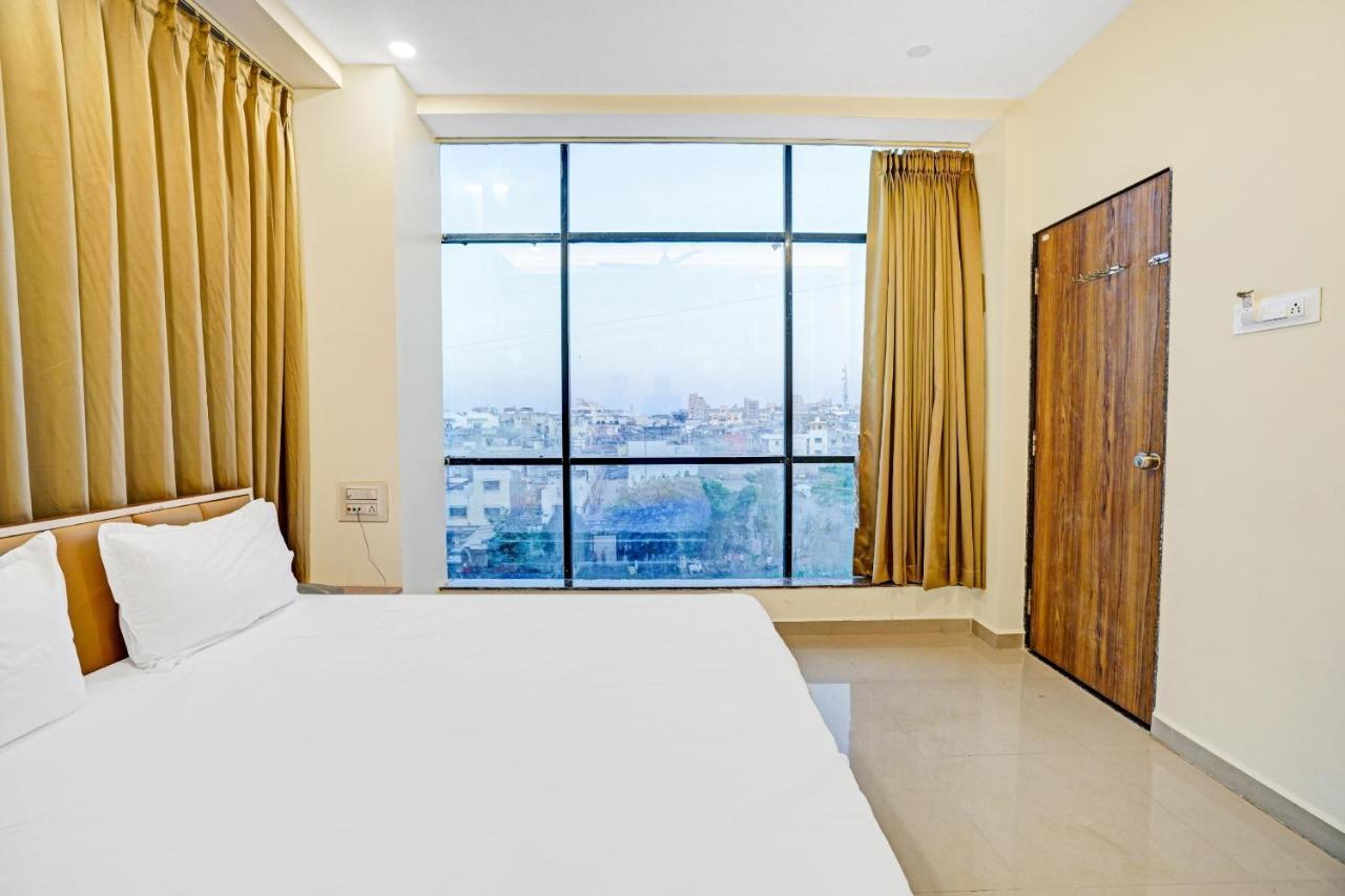 Collection O 83775 Hotel 4King Surate Extérieur photo