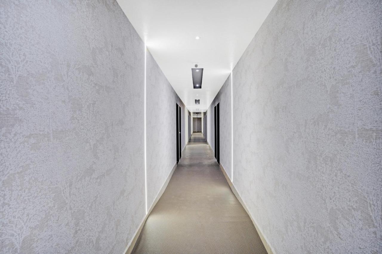 Collection O 83775 Hotel 4King Surate Extérieur photo