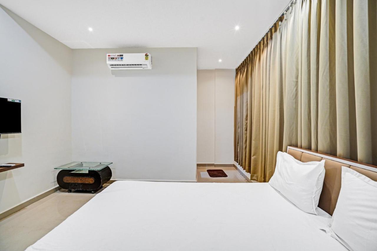 Collection O 83775 Hotel 4King Surate Extérieur photo
