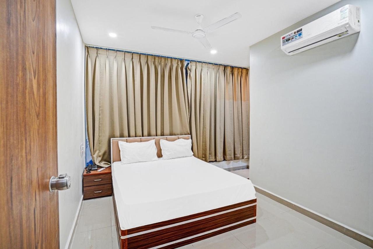 Collection O 83775 Hotel 4King Surate Extérieur photo