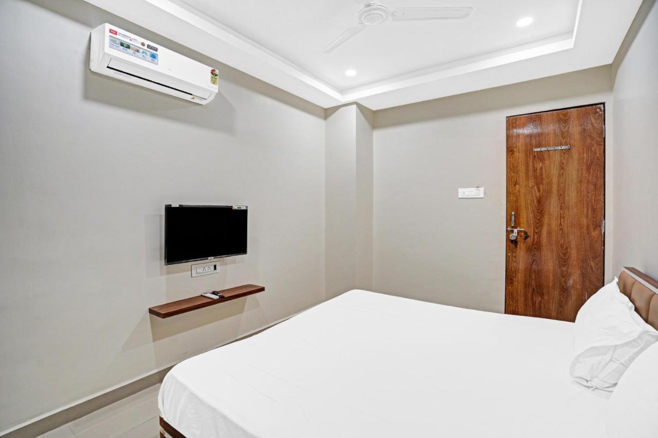 Collection O 83775 Hotel 4King Surate Extérieur photo