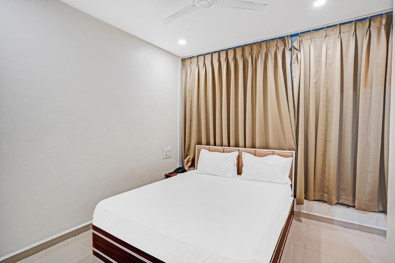 Collection O 83775 Hotel 4King Surate Extérieur photo