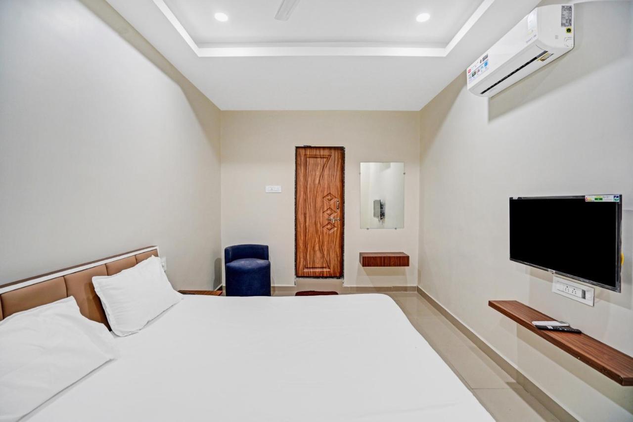 Collection O 83775 Hotel 4King Surate Extérieur photo