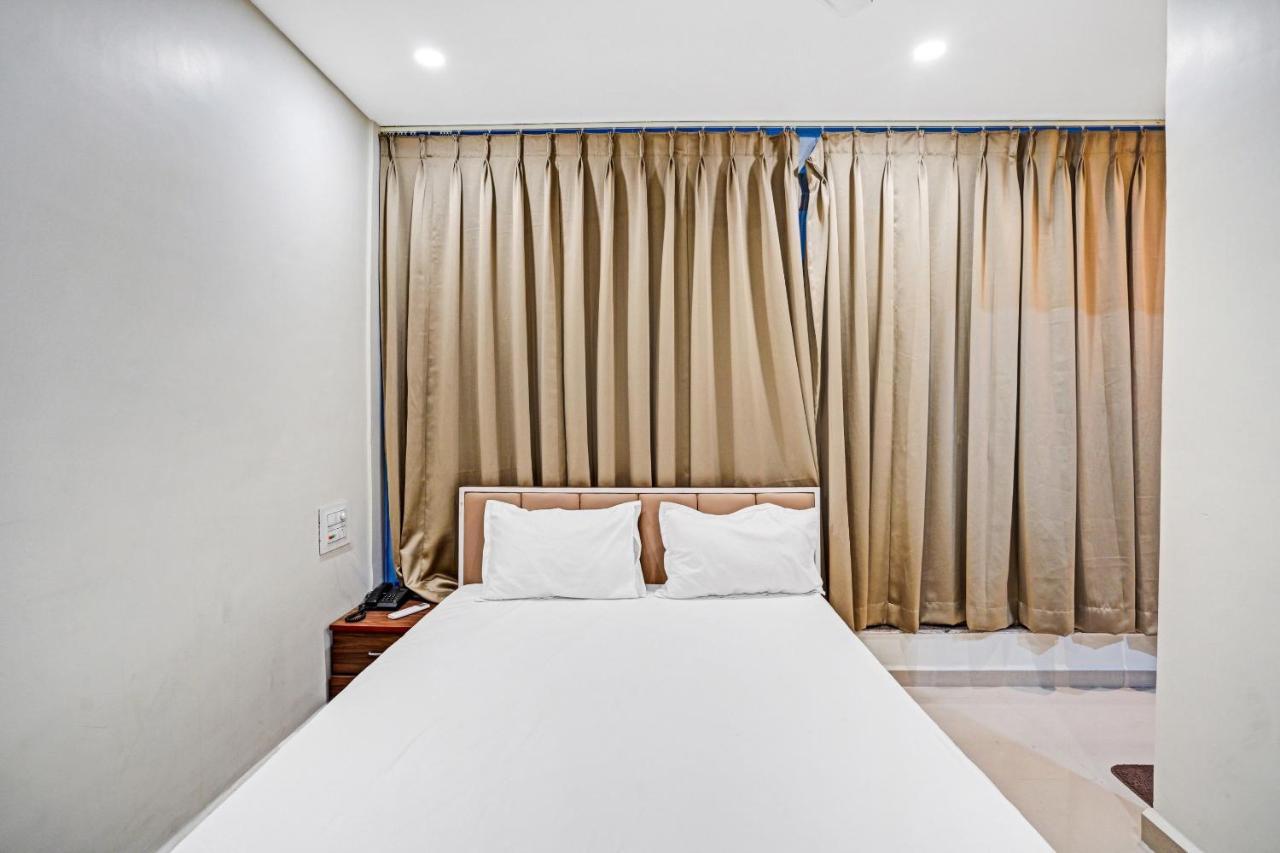 Collection O 83775 Hotel 4King Surate Extérieur photo