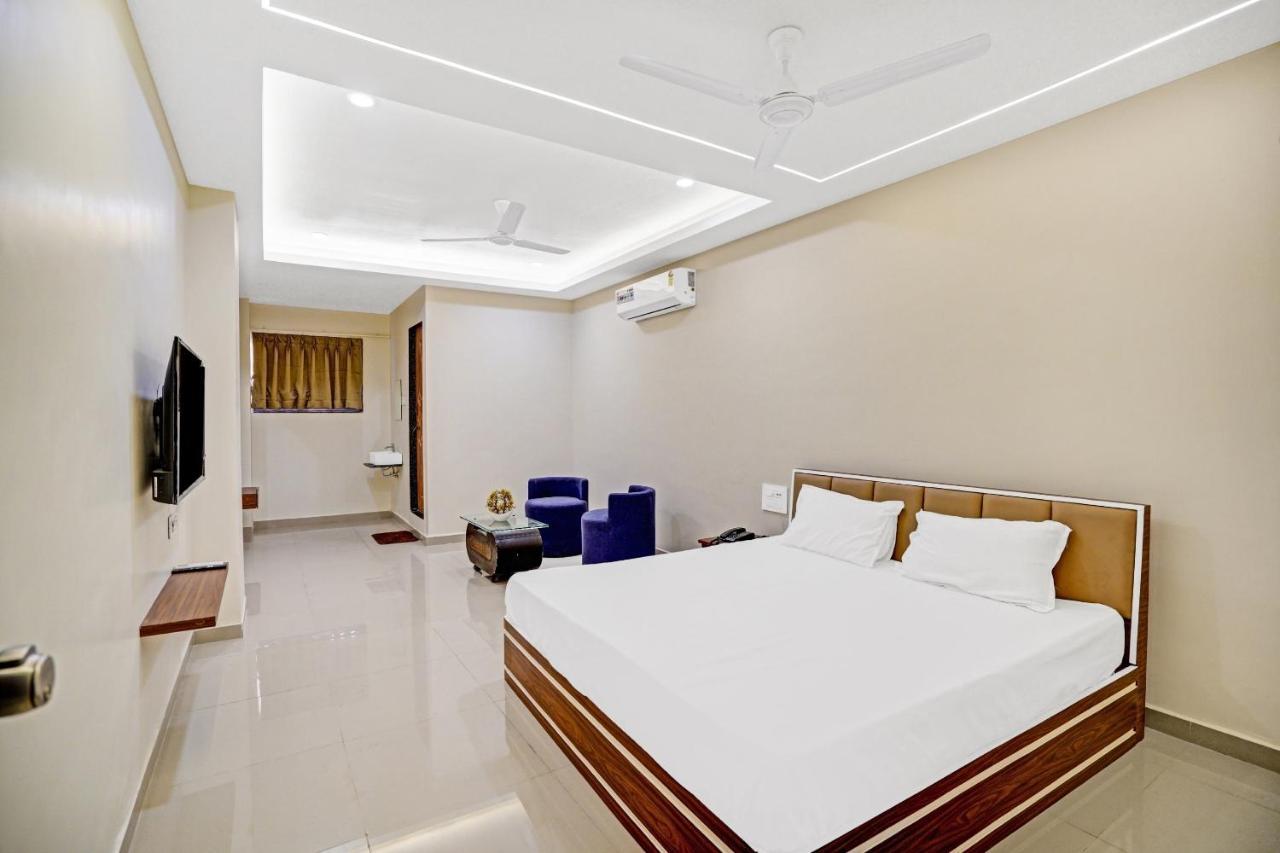 Collection O 83775 Hotel 4King Surate Extérieur photo