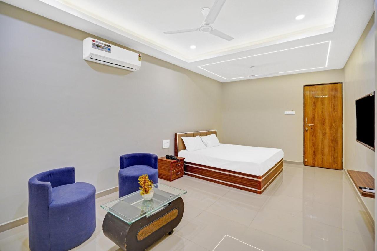 Collection O 83775 Hotel 4King Surate Extérieur photo