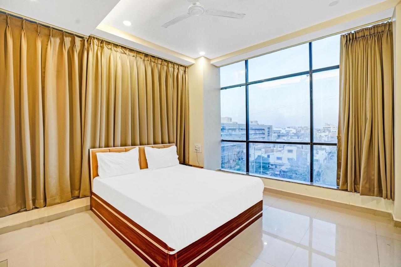 Collection O 83775 Hotel 4King Surate Extérieur photo